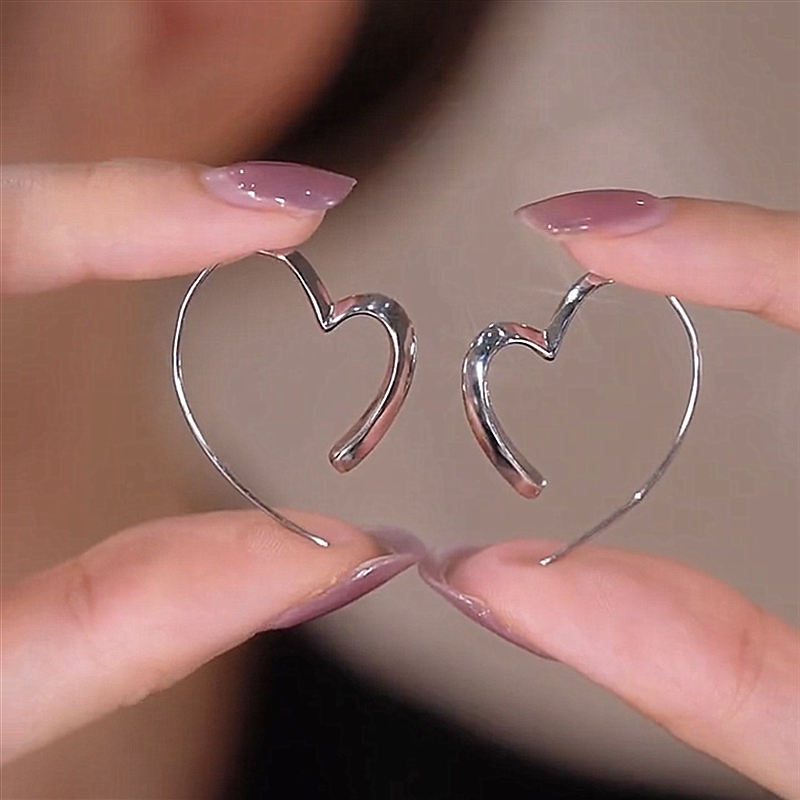 設計感金屬愛心耳環