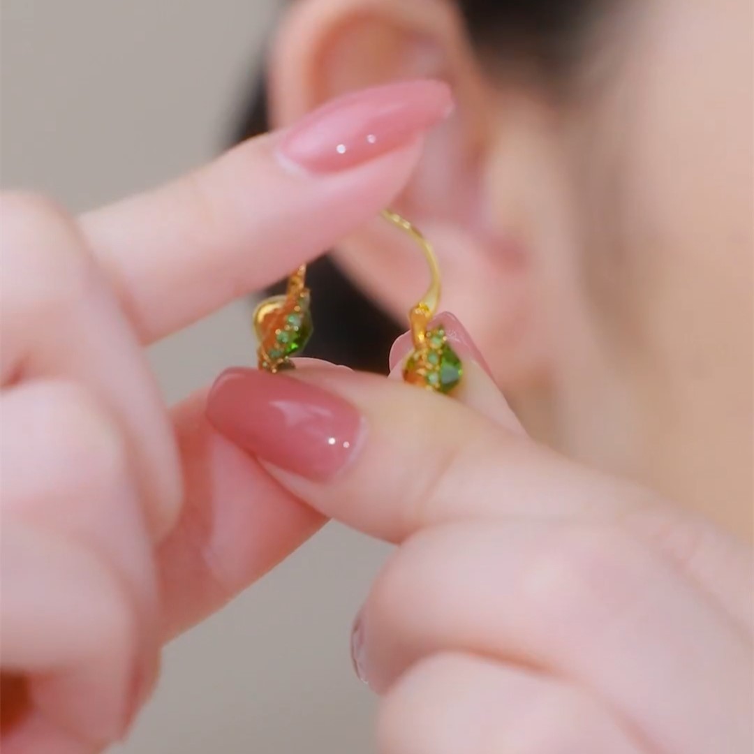 綠色滿鑽閃亮鋯石耳環