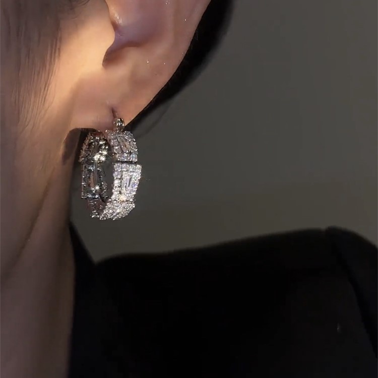 高級感滿鑽圈圈耳環