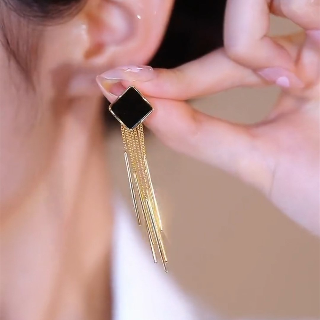 黑色菱形流蘇長款耳環