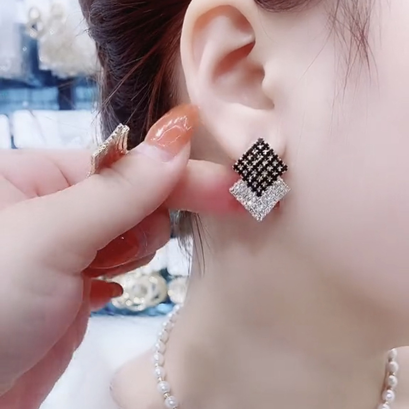 黑白雙色幾何菱形耳環   