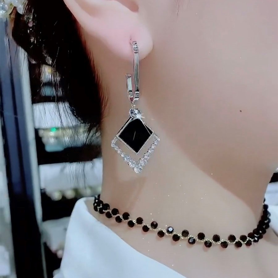 不對稱黑色幾何流蘇耳環