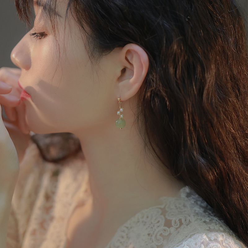 珍珠和田玉石耳環