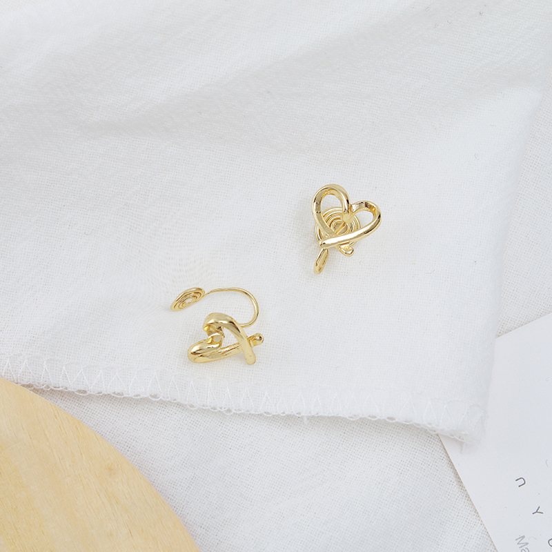 鏤空氣質簡約愛心耳環