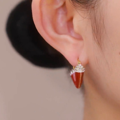 愛心VV紅色鋯石輕奢耳環