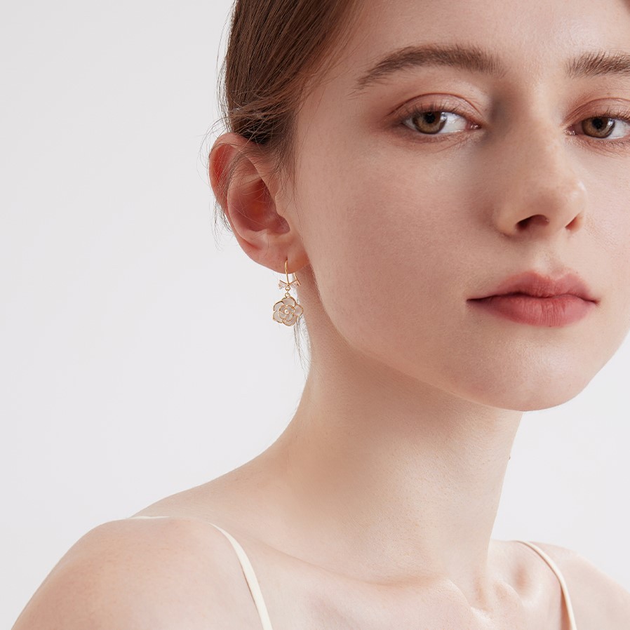 白色花朵蝴蝶結耳環     