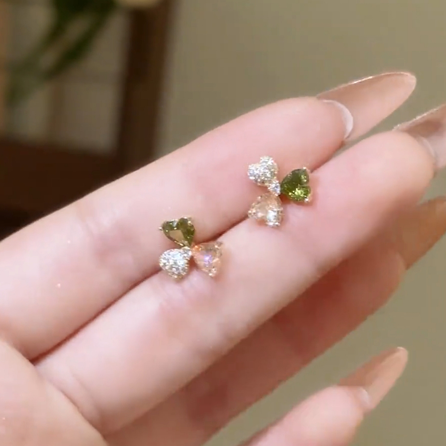 精緻輕奢彩色三葉草耳環