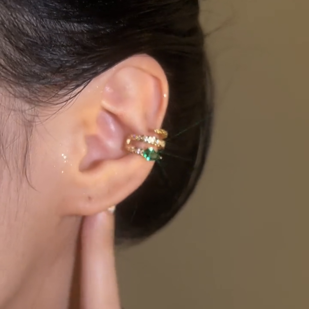 轻奢绿色蛇环绕无耳洞耳骨夾