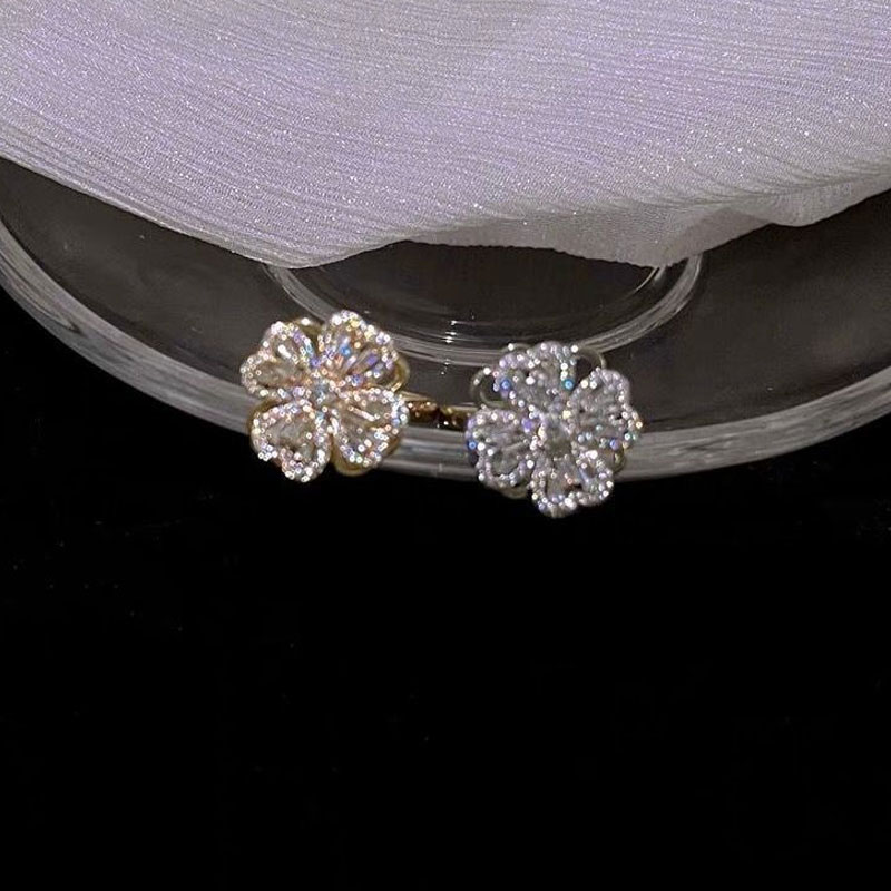 時尚旋轉四葉草戒指 【可調節尺寸】