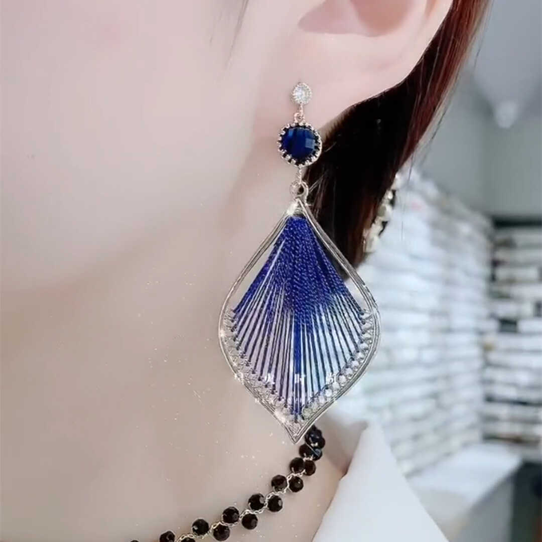 克萊因藍色孔雀尾流蘇耳環