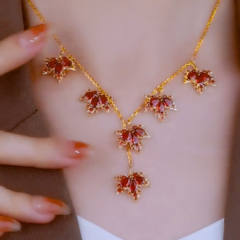 紅色楓葉輕奢氣質項錬
