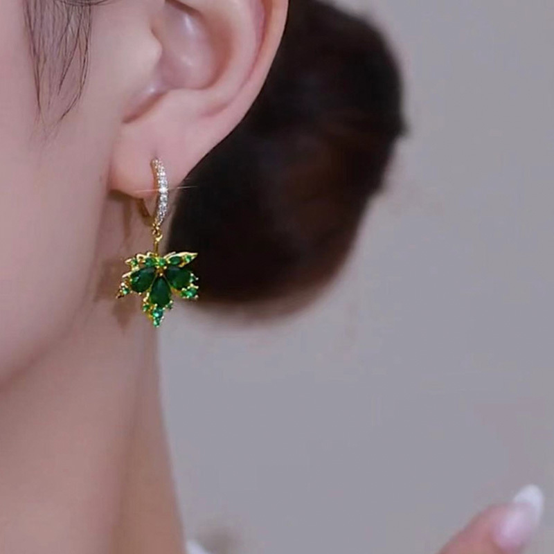 绿色枫叶银针耳环