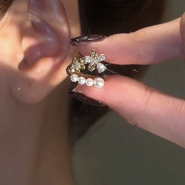 微鑲鋯石溫柔花朵珍珠耳骨夾【無耳洞】
