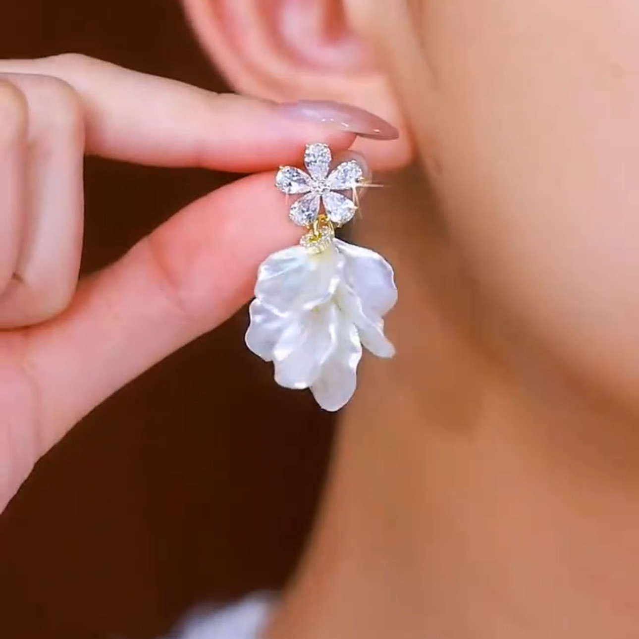 超仙白色貝殼花朵耳環
