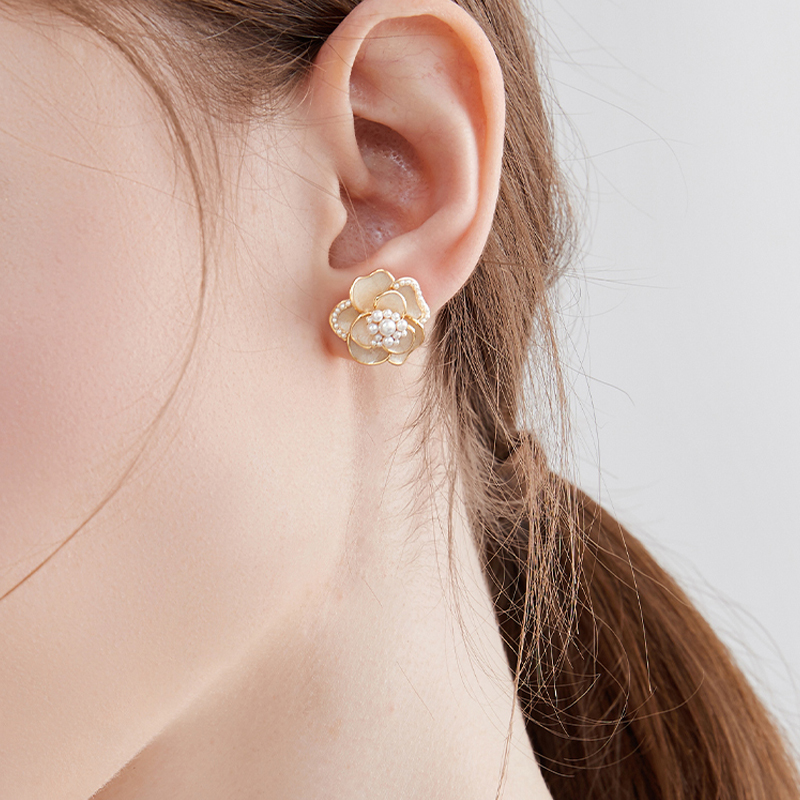 山茶花珍珠氣質耳環  白色山茶花     