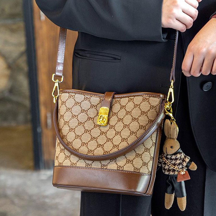 時尚水桶包斜背包質感包包