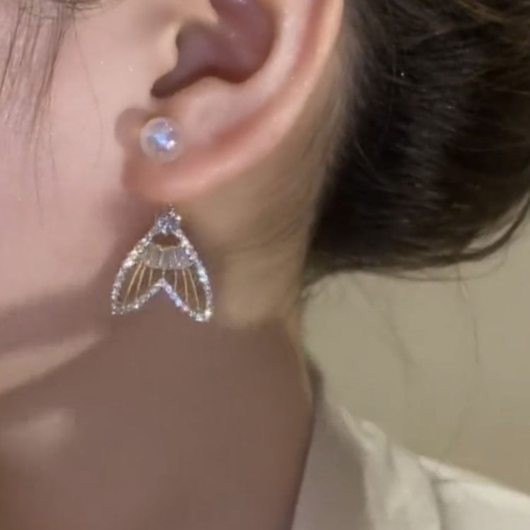 鑲鑽鏤空人魚姬珍珠耳環