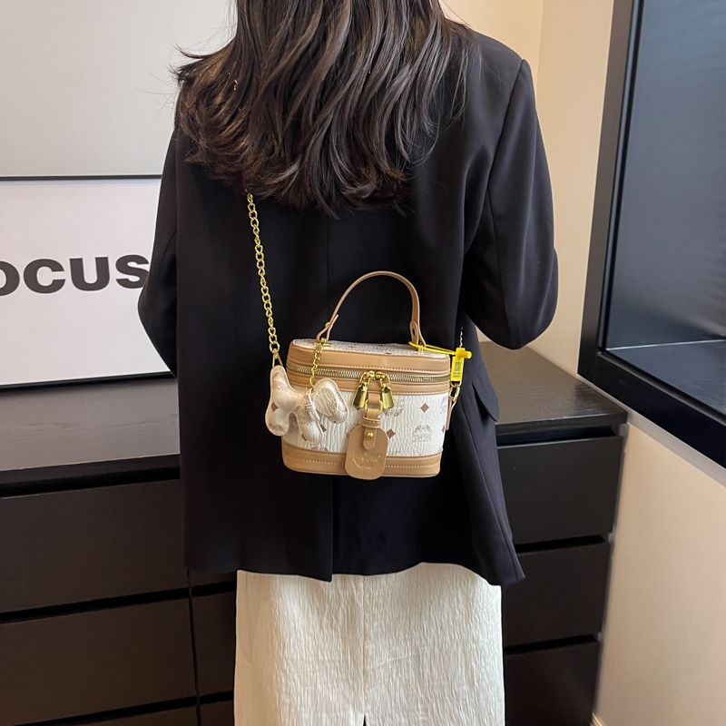 皮革百搭水桶包斜挎包    