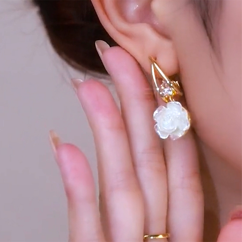 白色山茶花耳環