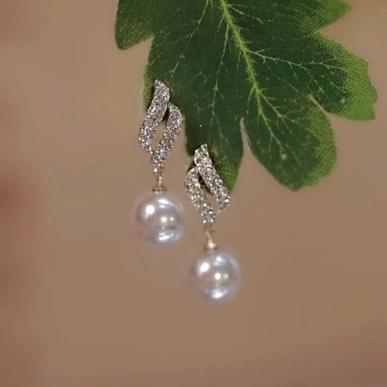 氣質百搭珍珠設計耳環
