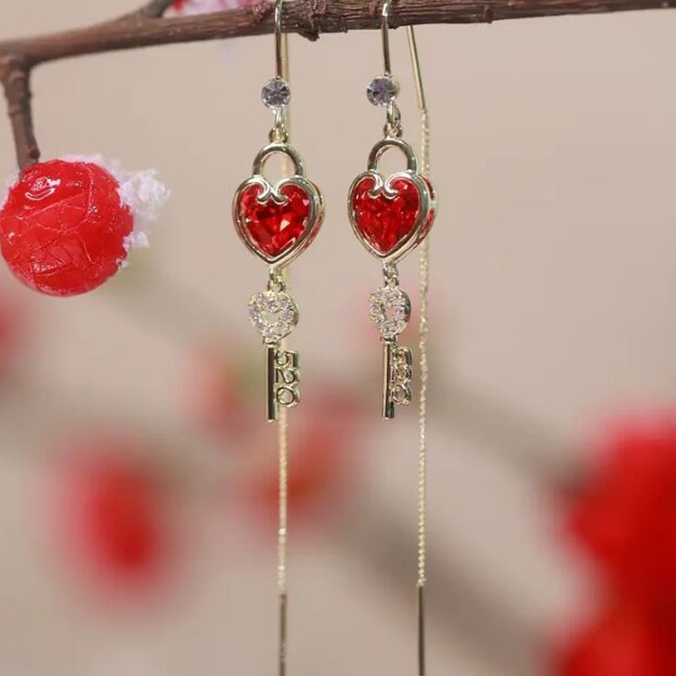 520鑲鑽愛心鑰匙流蘇耳線