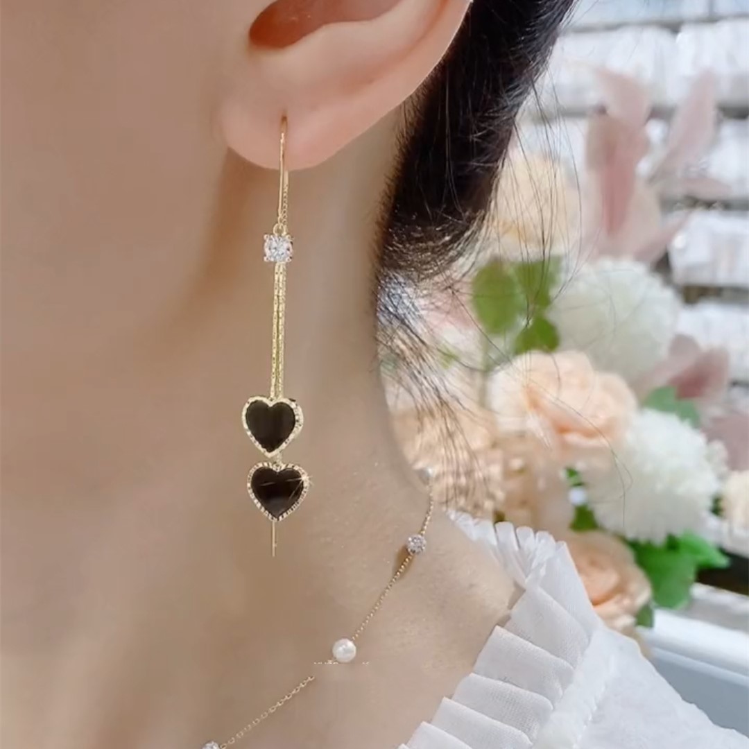 黑色長款流蘇愛心耳線耳環
