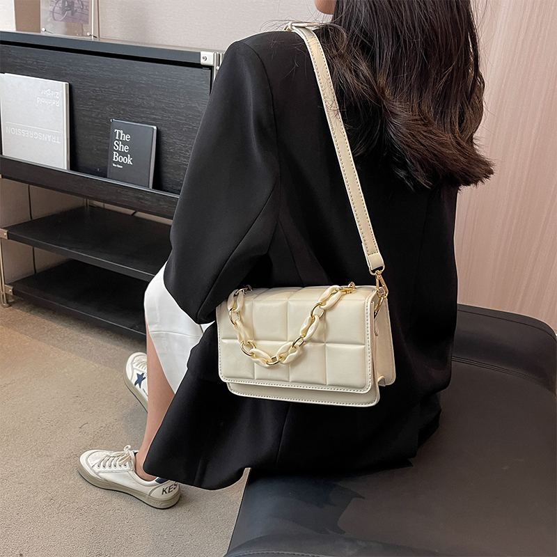 COOLE真皮女包2023新款小众设计潮流高级纯色精致简约百搭斜挎小方包