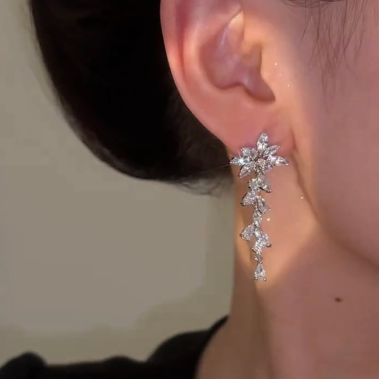 輕奢氣質長款鋯石水滴耳環