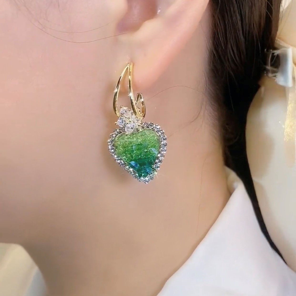 鑲鑽綠色/黑色氣質愛心耳環