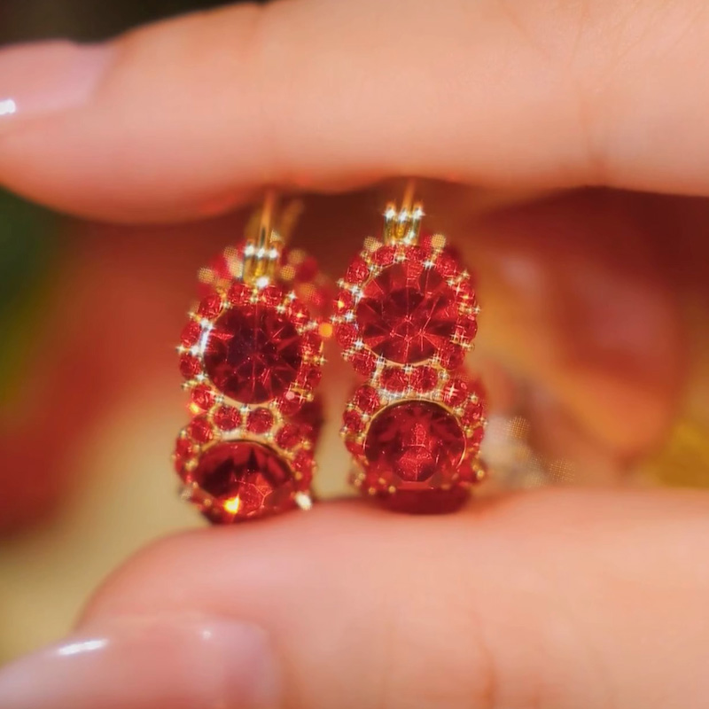 微鑲紅玫瑰花鋯石耳環