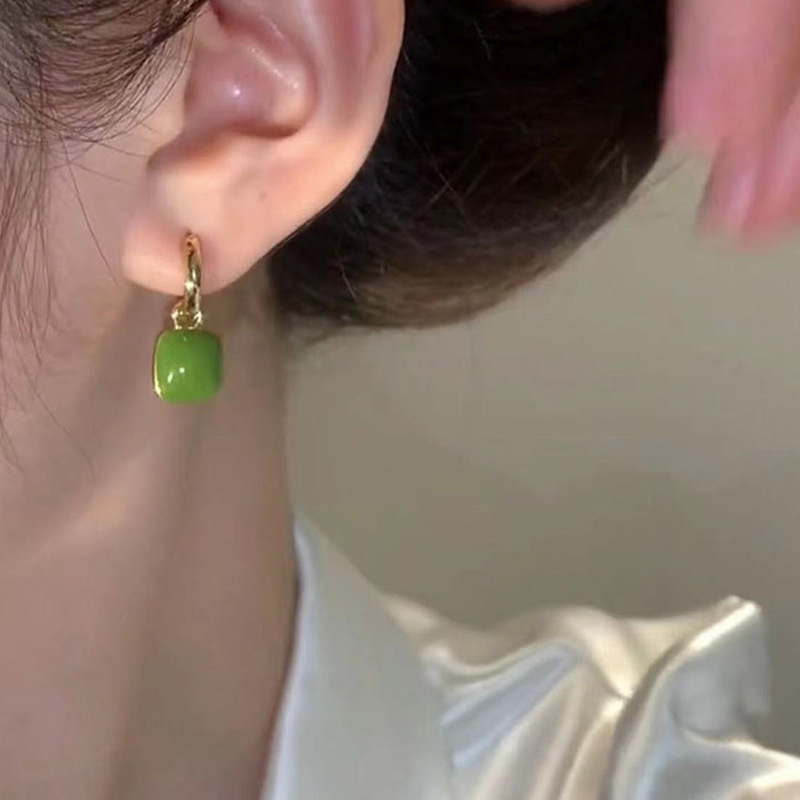 夏天牛油果綠耳扣耳環