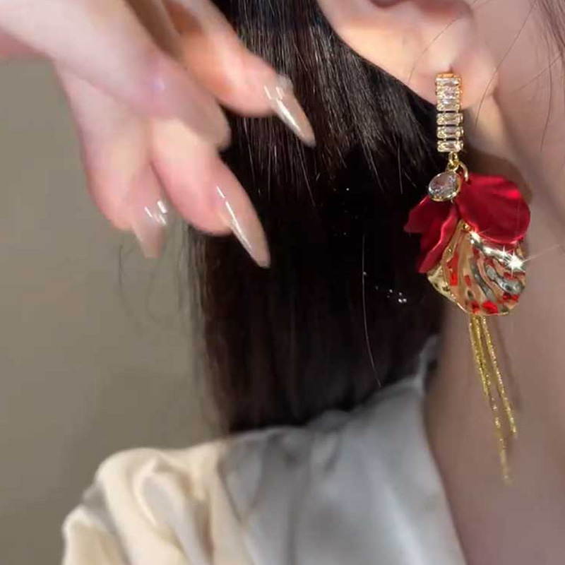 輕奢風紅花瓣長款流蘇耳環