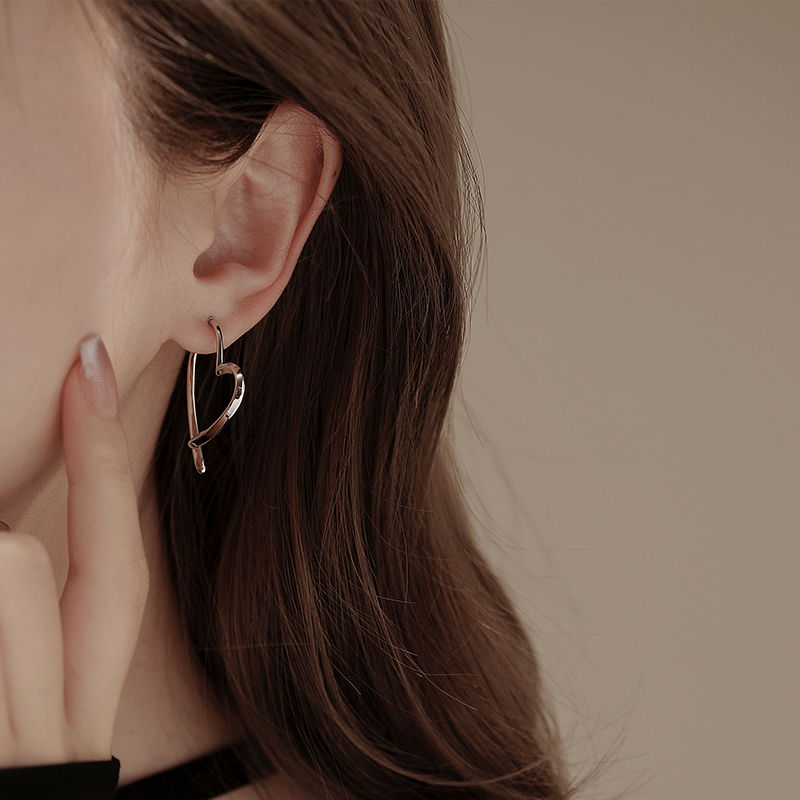 「怦然心動」交叉心形金屬耳環