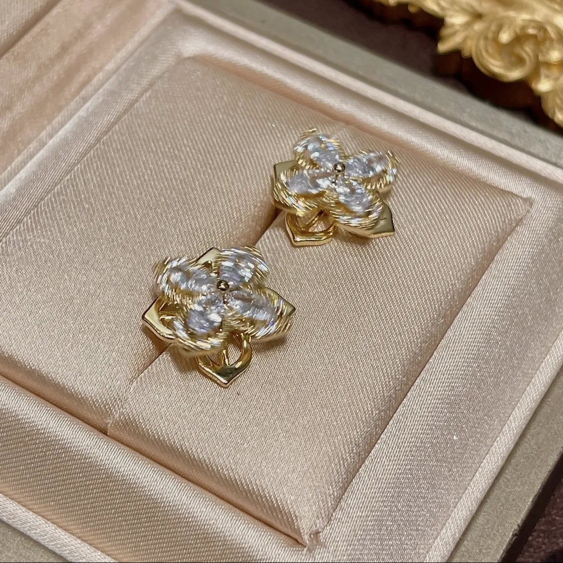 綠色四葉草旋轉耳環