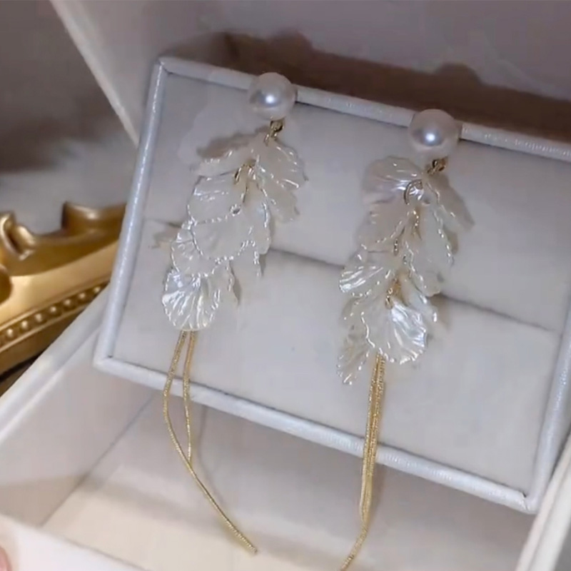 珍珠貝殼葉長款流蘇耳環