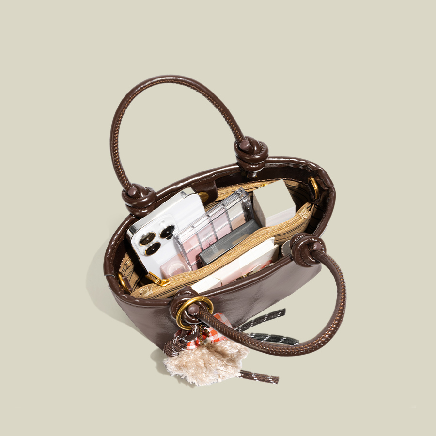 新款时尚百搭斜肩包水桶包