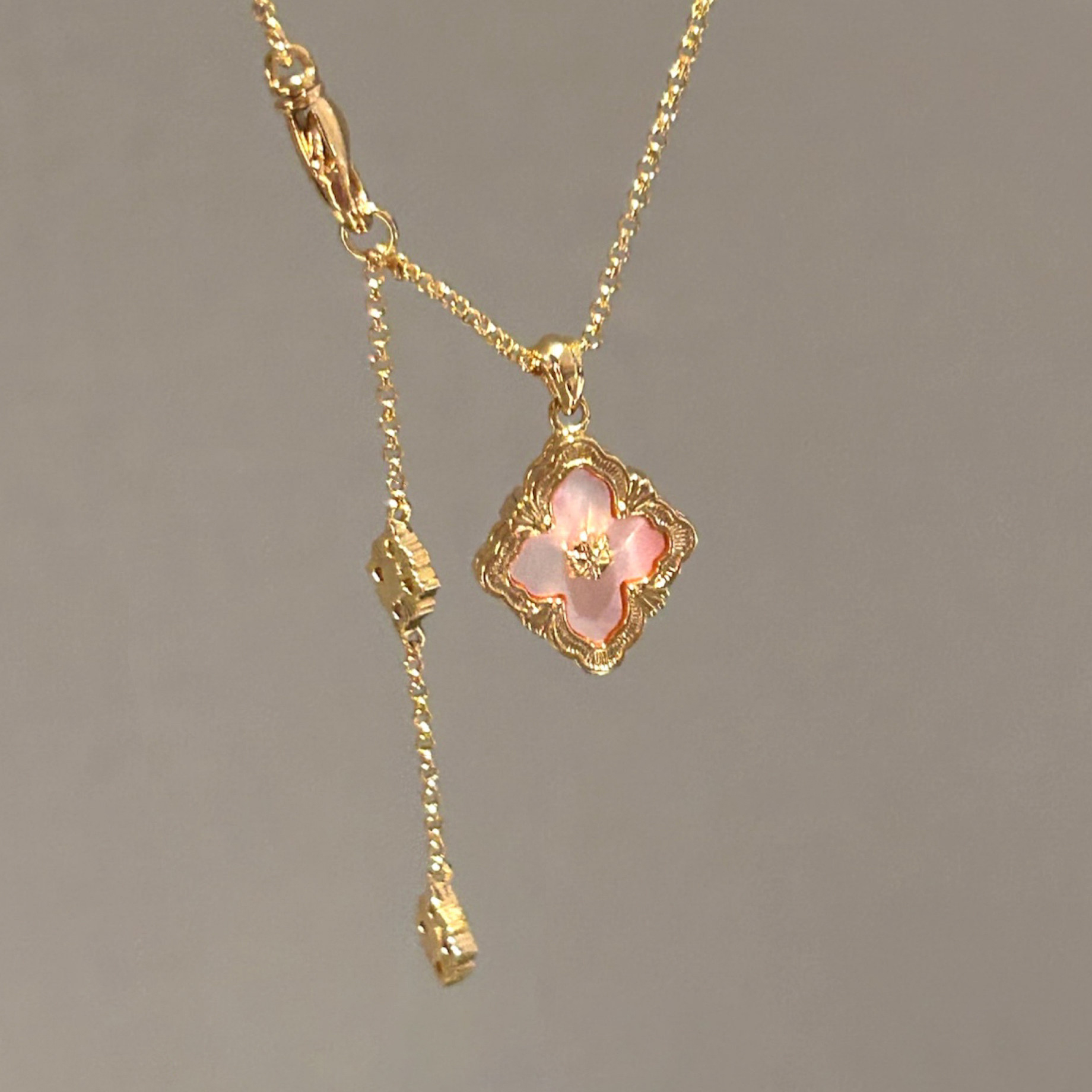 拉絲貝母四葉草雙面鎖骨錬