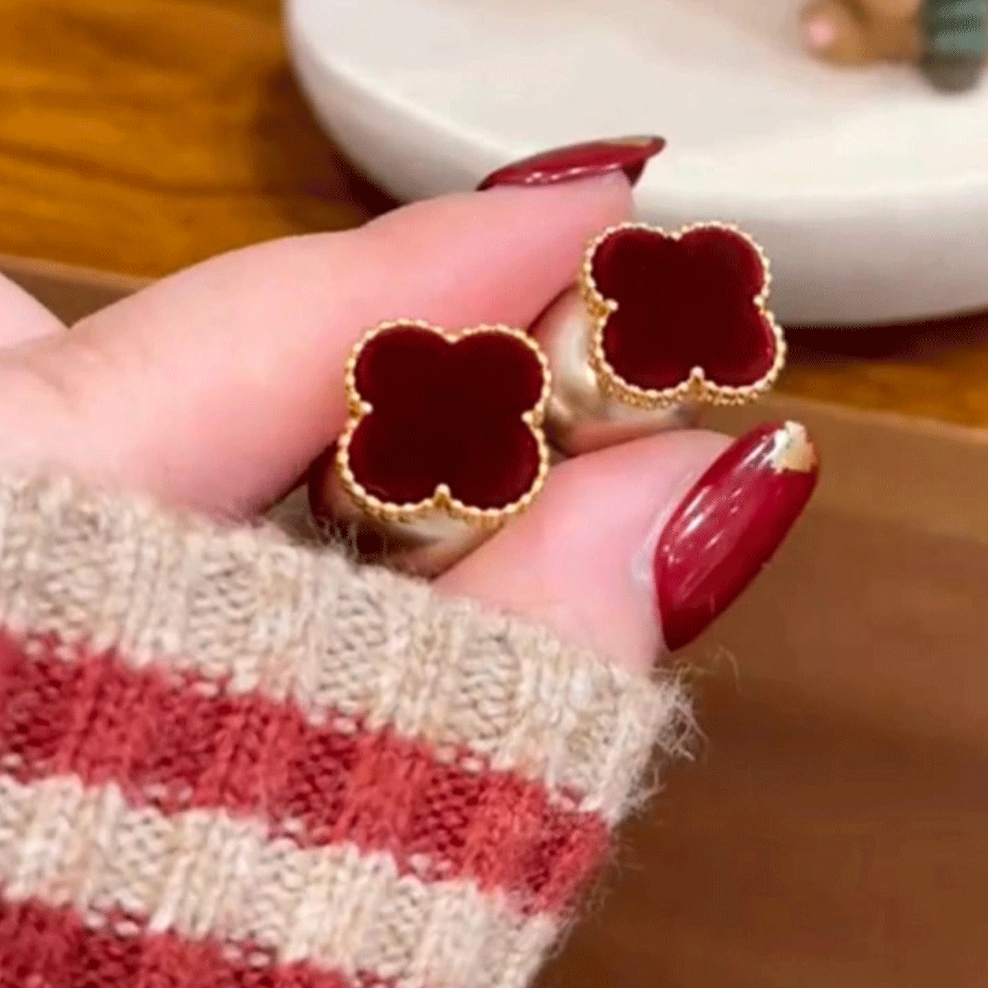 安可拉紅四葉草珍珠耳環