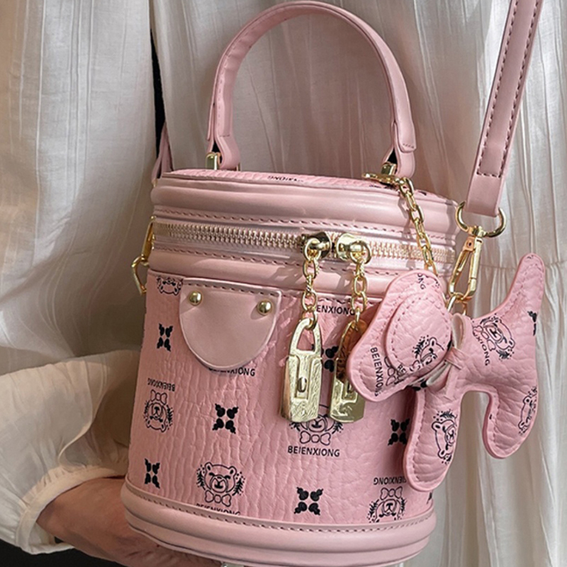 高級感流行斜跨水桶包