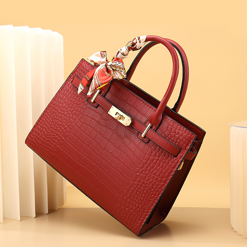 鱷魚紋紅色手提包 送絲巾