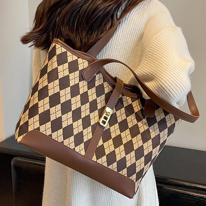大容量質感菱格 通勤托特包