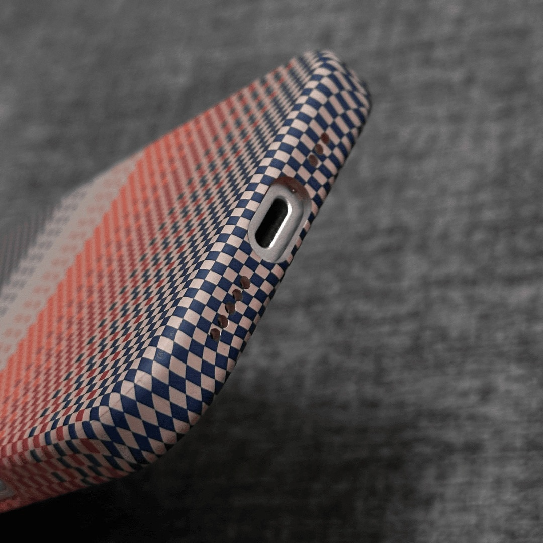 Magsafe磁吸碳纖維磨砂iphone保護殼