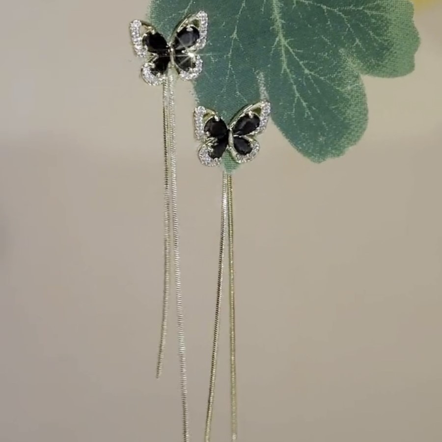 一款兩戴黑色蝴蝶流蘇耳環