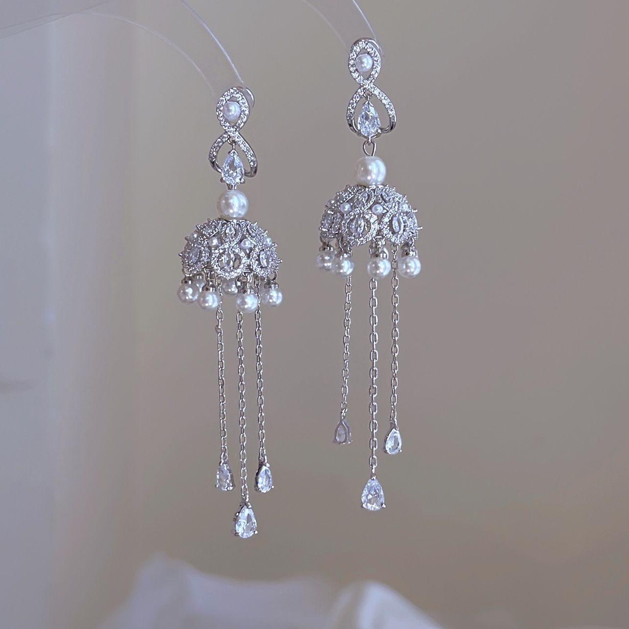 「雲朵舞曲」復古長款宮廷珍珠流蘇耳環   