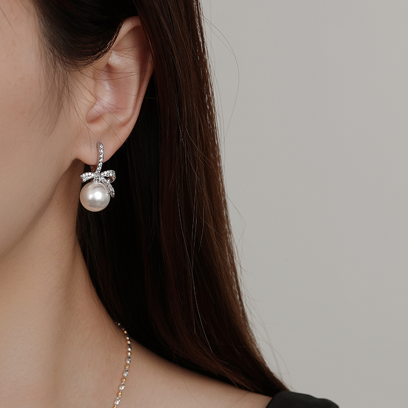 微鑲鋯石蝴蝶結珍珠耳環