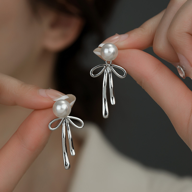 「銀鈴」灰珍珠少女心蝴蝶結耳環