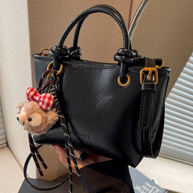 新款时尚百搭斜肩包水桶包