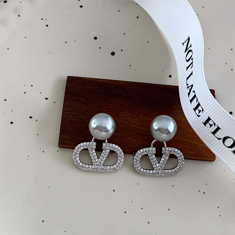 CD字母珍珠氣質耳環