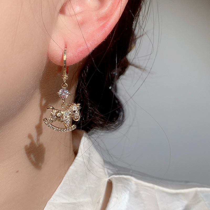 馬年超閃鑲鑽氣質耳環