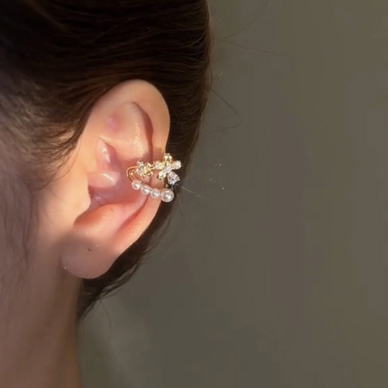 微鑲鋯石溫柔花朵珍珠耳骨夾【無耳洞】